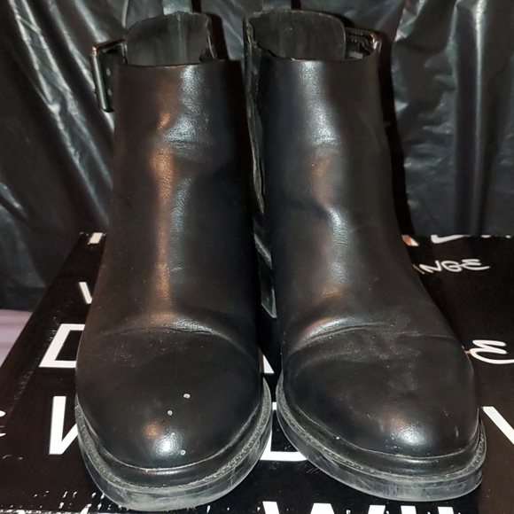 Black leather booties - Picture 2 of 2